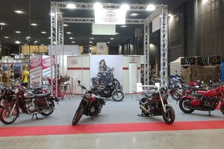 Horká novinka Jawy na Motosalonu: Moderní čtyřstovka Geeny udává nový směr vývoje značky - Garáž.cz